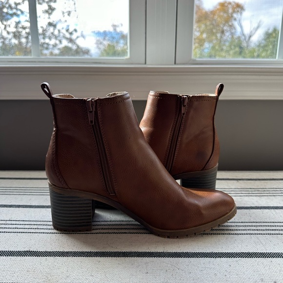 LifeStride Mesa Ankle Bootie - Picture 10 of 14